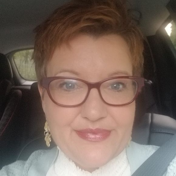 Meet your Posher, Stephanie - Picture 1 of 1